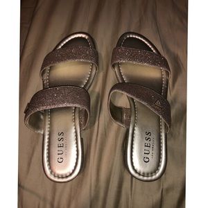 NEW: Guess korine: double strap sandals